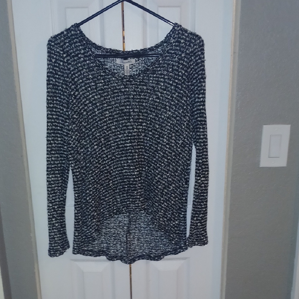 Aeropostale Black and White Knit Blouse